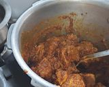 A picture of step 8 of Nagpur special famous dish spicy homemade saoji masala mutton.
