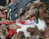 Foto langkah ke 3 dari resep Beef Stroganoff.