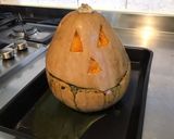 Une image de l'étape 15 de Diable de courge sucrine farcie morue,poivron,oignon au bouillon de curry.