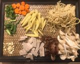 รูปขั้นตอนการทำที่ 1 ของ ผัดหมี่ฮกเกี้ยน ใส่เห็ด เต้าหู้ หมูยอ🐽🥟🍜