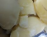 Foto del paso 1 de la receta: Merluza a la plancha, sobre cama de patatas