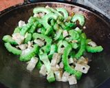 Foto langkah ke 3 dari resep Tumis Pare.