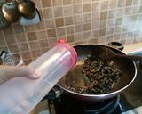 Foto langkah ke 5 dari resep Tumis Cumi Tinta.