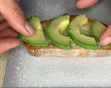 Foto del paso 1 de la receta: Tostada de aguacates y cherrys