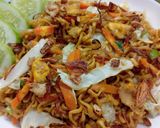 Foto langkah ke 5 dari resep Mie Telur Goreng.