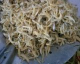 Foto langkah ke 2 dari resep Oseng bunga pepaya teri.