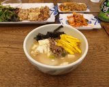 A picture of step 7 of Korean Tteokguk for lunar new year 🐰🇰🇷✨.