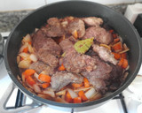 Foto del paso 6 de la receta: Arroz de carrilleras al vino tinto con habitas