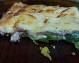 Foto del paso 4 de la receta: Tarta de zapallitos jamón y queso sin masa 🧀🥓