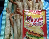 Foto langkah ke 5 dari resep 3^ Sosis Pangsit Gulung Simple.