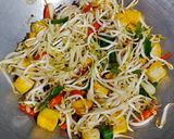 Foto langkah ke 3 dari resep Tumis Tauge Bawang Kucai.