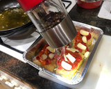 Foto del paso 8 de la receta: Bacalao con pimientos asados y lámina de ajo 🧄