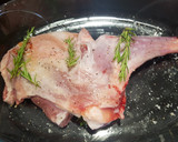 Foto del paso 2 de la receta: Paletilla de cordero al horno con chalotas al vino blanco y hierbabuena