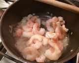 Foto del paso 2 de la receta: Salsa de quesos y langostinos! (Ideal para pastas...)