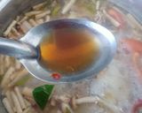 รูปขั้นตอนการทำที่ 6 ของ ต้มยำโครงไก่ใส่เห็ด