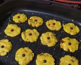 Foto langkah ke 5 dari resep Kue Kering Kurma.