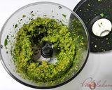 Foto del paso 3 de la receta: Salsa pesto de queso manchego, albahaca y nueces