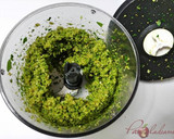 Foto del paso 3 de la receta: Salsa pesto de queso manchego, albahaca y nueces