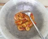 Foto langkah ke 6 dari resep Udang Goreng Manis.