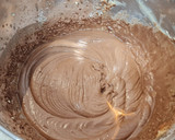 Foto del paso 5 de la receta: Bizcocho de leche condensada y cacao con cobertura de chocolate