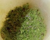 A picture of step 2 of Thandai pista Lassi.