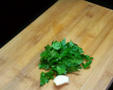 Foto del paso 2 de la receta: Berenjenas a la plancha con aliño de ajo, perejil y aceite de oliva