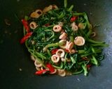 Foto langkah ke 4 dari resep Tumis cumi kangkung khas jambi.