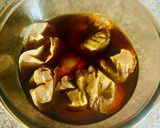 A picture of step 1 of Lenten honey pie in a multicooker.