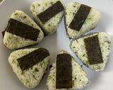 Foto langkah ke 4 dari resep 87. Bekal onigiri simple.