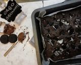 A picture of step 5 of Oreo brownies.