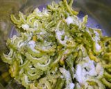 Foto langkah ke 1 dari resep 208. Oseng Pare Tempe.