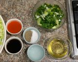 A picture of step 2 of Chicken and vegetables spring rolls.