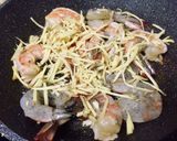 รูปขั้นตอนการทำที่ 1 ของ กุ้งผัดขิง อร่อยง่ายขั้นตอนเดียว