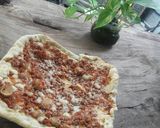 Foto langkah ke 11 dari resep Homemade Pizza 💞👍 (manfaatin mozzarella KW).