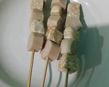 Foto langkah ke 2 dari resep Sate tempe sosis.
