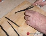 Φωτογραφία βήματος 4 της συνταγής Πώς φτιάχνουμε σπιτική εσάνς (απόσταγμα) βανίλιας