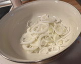 Foto del paso 4 de la receta: Ensalada de huevo, patata y cebolla al estilo cubano