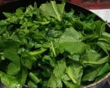 A picture of step 1 of Spinach and potato dry curry.