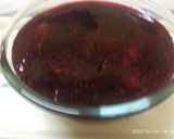 A picture of step 2 of Strawberry and black grapes jam.