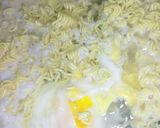 Foto langkah ke 2 dari resep Intel susu🍜🍼|| Indomie telur susu.