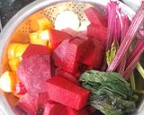 Foto langkah ke 1 dari resep Sup daging babi + ubi bit merah/root beat_____(non halal).