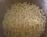 Foto del paso 3 de la receta: Espirales con salsa blanca y camarones