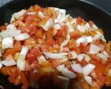 Foto langkah ke 1 dari resep Onion Tomato Relish.