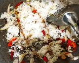 Foto langkah ke 3 dari resep Nasi Goreng Teri Basah.