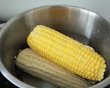 Hình bước làm 1 của món Bắp xào bơ trứng muối