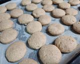 Foto del paso 6 de la receta: Mini alfajores de nueces rellenos con dulce de membrillo