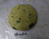 A picture of step 2 of Methi bhaji na dhebra.