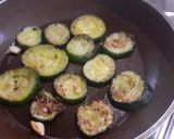 Foto del passaggio 2 della ricetta Salmone in maionese di pomodoro, zucchine e mix di pepe in grani