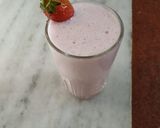 A picture of step 4 of Strawberry shake.