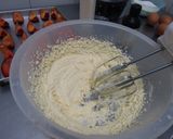 Foto del paso 3 de la receta: Torta de ciruelas frescas y yogurt